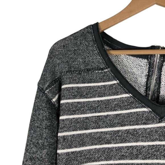 Aeropostale Sweater Womens M Gray White Stripe V-Neck Long Sleeve Raw Hem Casual - Picture 3 of 5